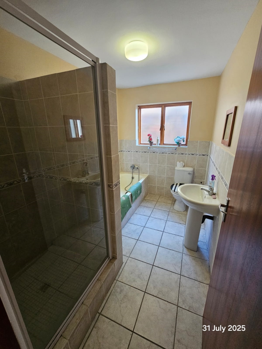 5 Bedroom Property for Sale in Stilbaai Wes Western Cape